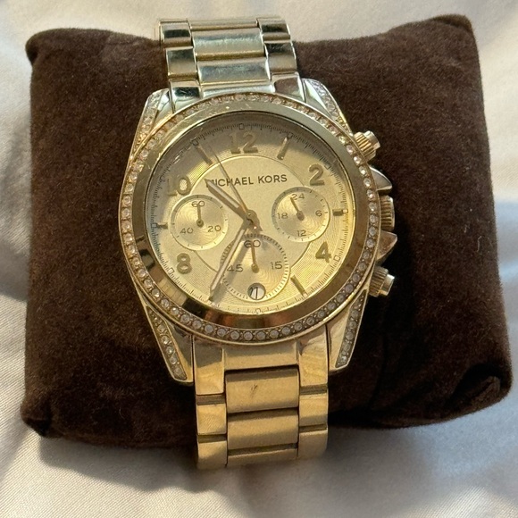 Michael Kors Golden Runway Women’s Watch - Picture 2 of 11